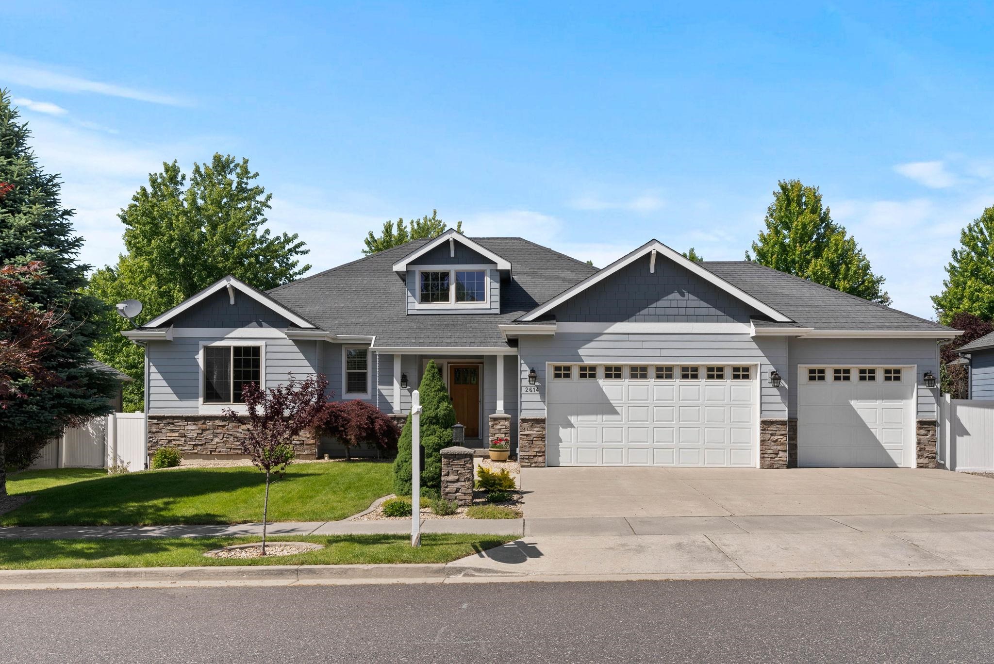 2614 West Hawthorne Road Spokane, WA 99208 - Photo 1 of 38