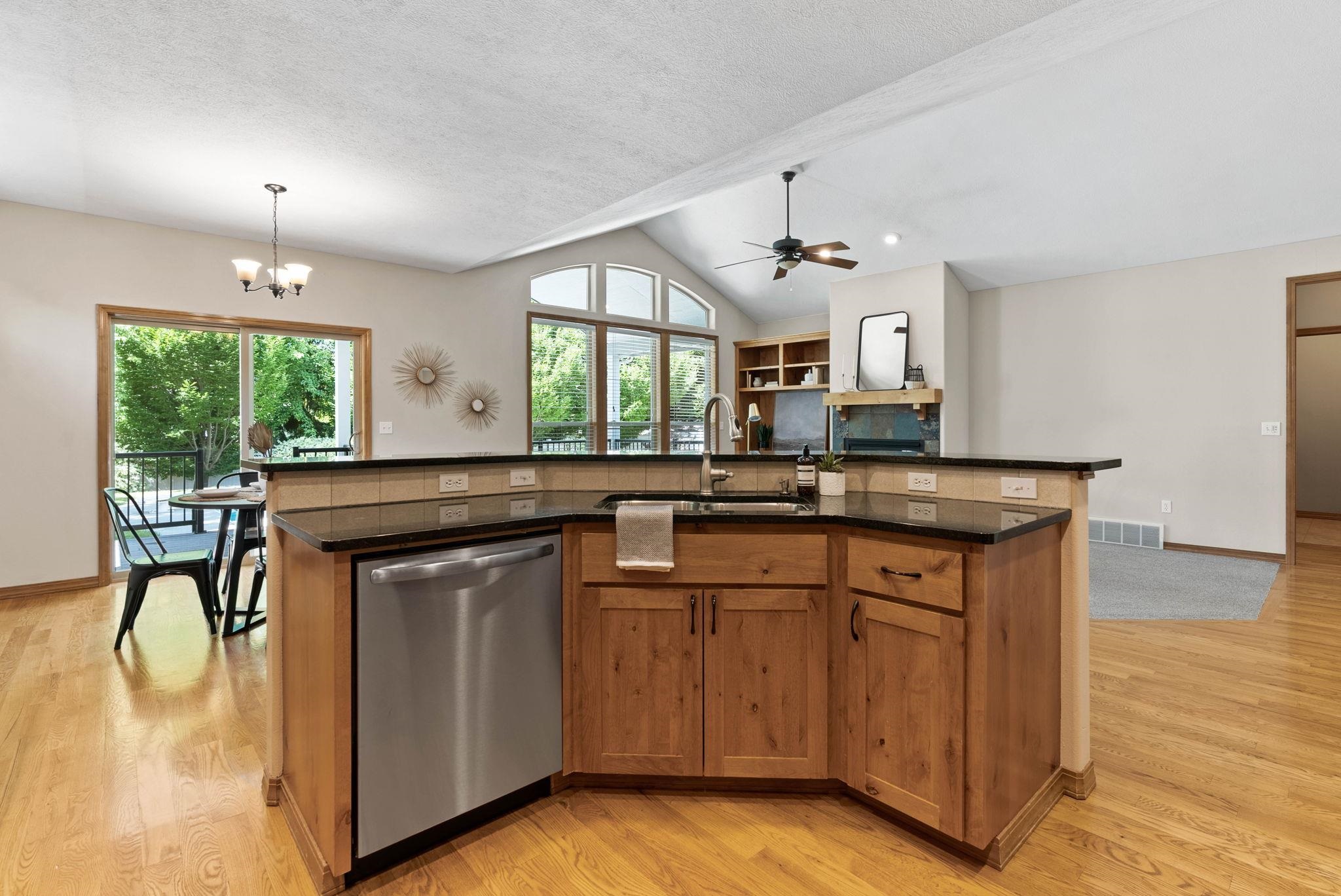 2614 West Hawthorne Road Spokane, WA 99208 - Photo 13 of 38