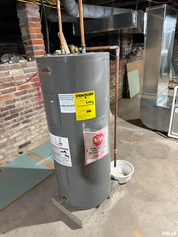 $32,500 | 409 North McArthur Street, Macomb, IL 61455