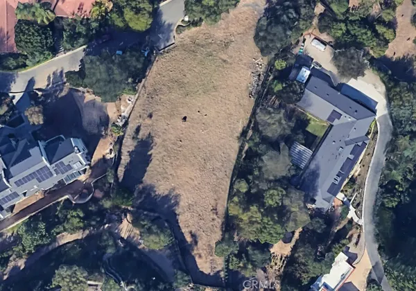 a aerial view of house with a yard