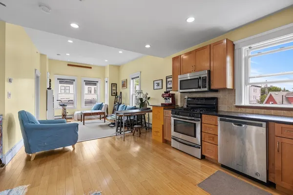 $3,500 | 20 Village Street, Unit 3, Somerville, MA 02143