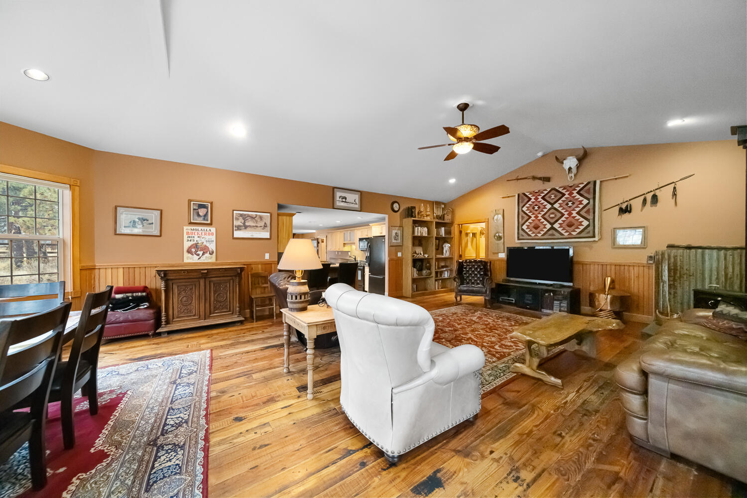 67194 Harrington Loop Road Bend, OR 97703 - Photo 5 of 49 05