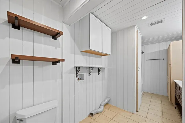 a view of a walk in closet