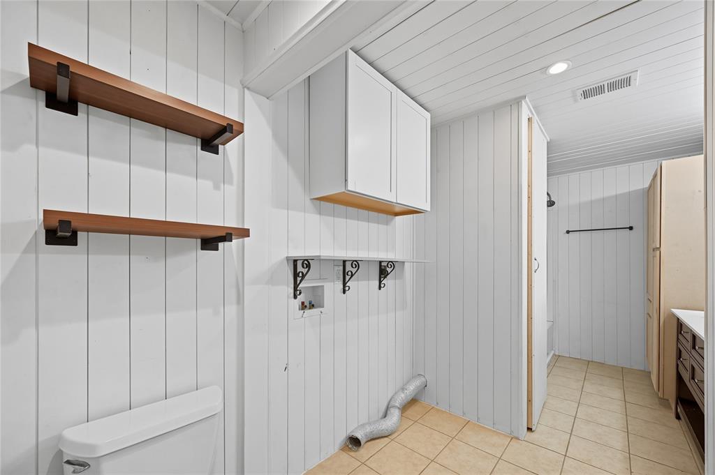 9833 Private Rd. 5377 Nevada, TX 75173 - Photo 29 of 40 a view of a walk in closet