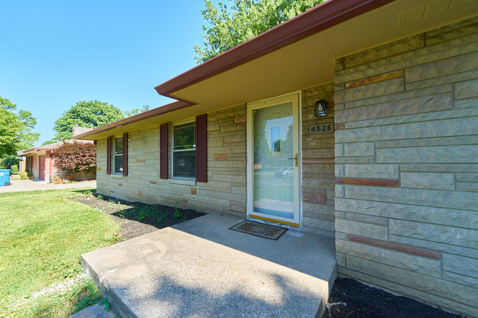 4526 Radnor Road Indianapolis, IN 46226 - Photo 3 of 26 Gallery Image 3