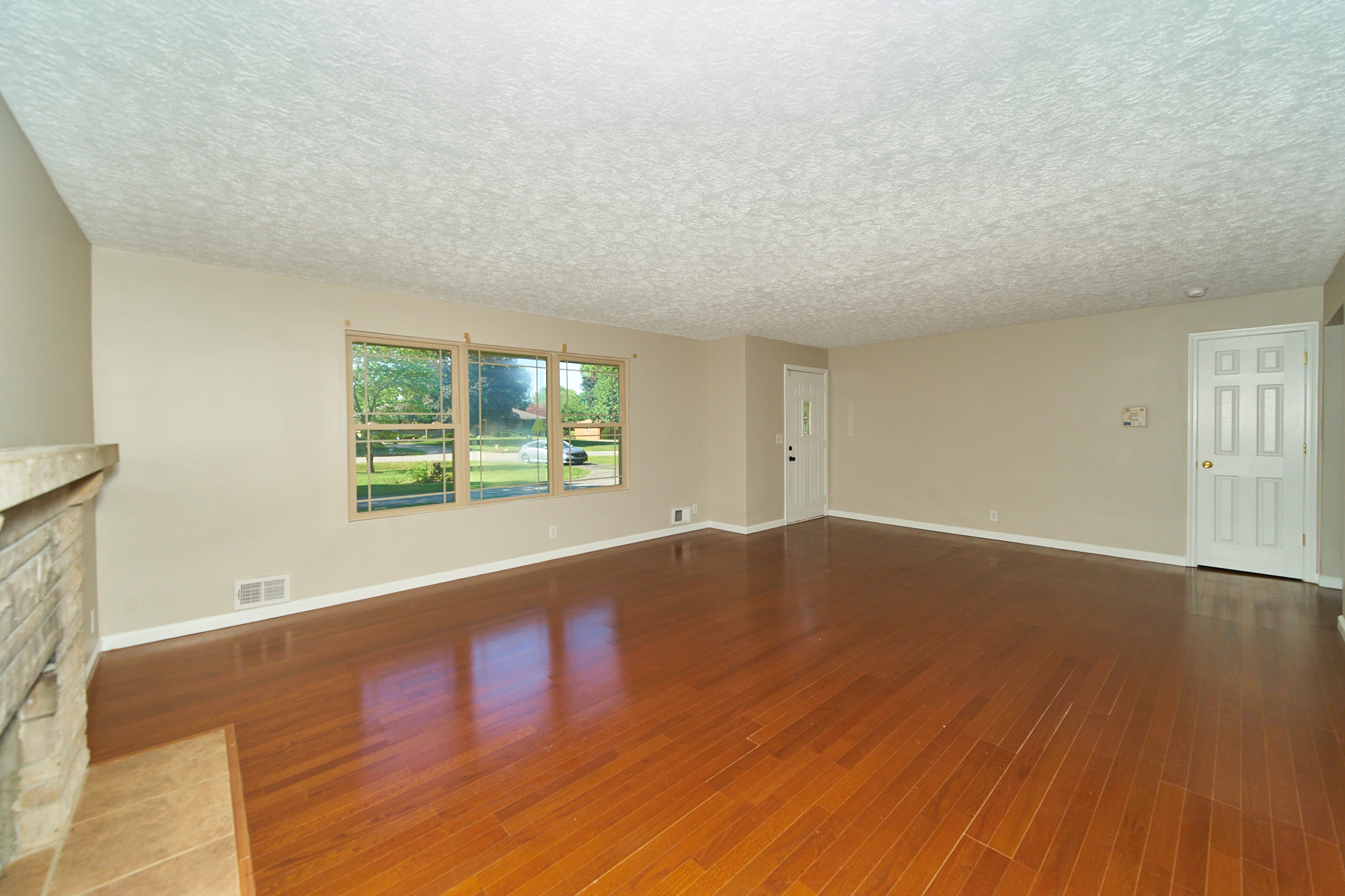 4526 Radnor Road Indianapolis, IN 46226 - Photo 5 of 26 Gallery Image 5