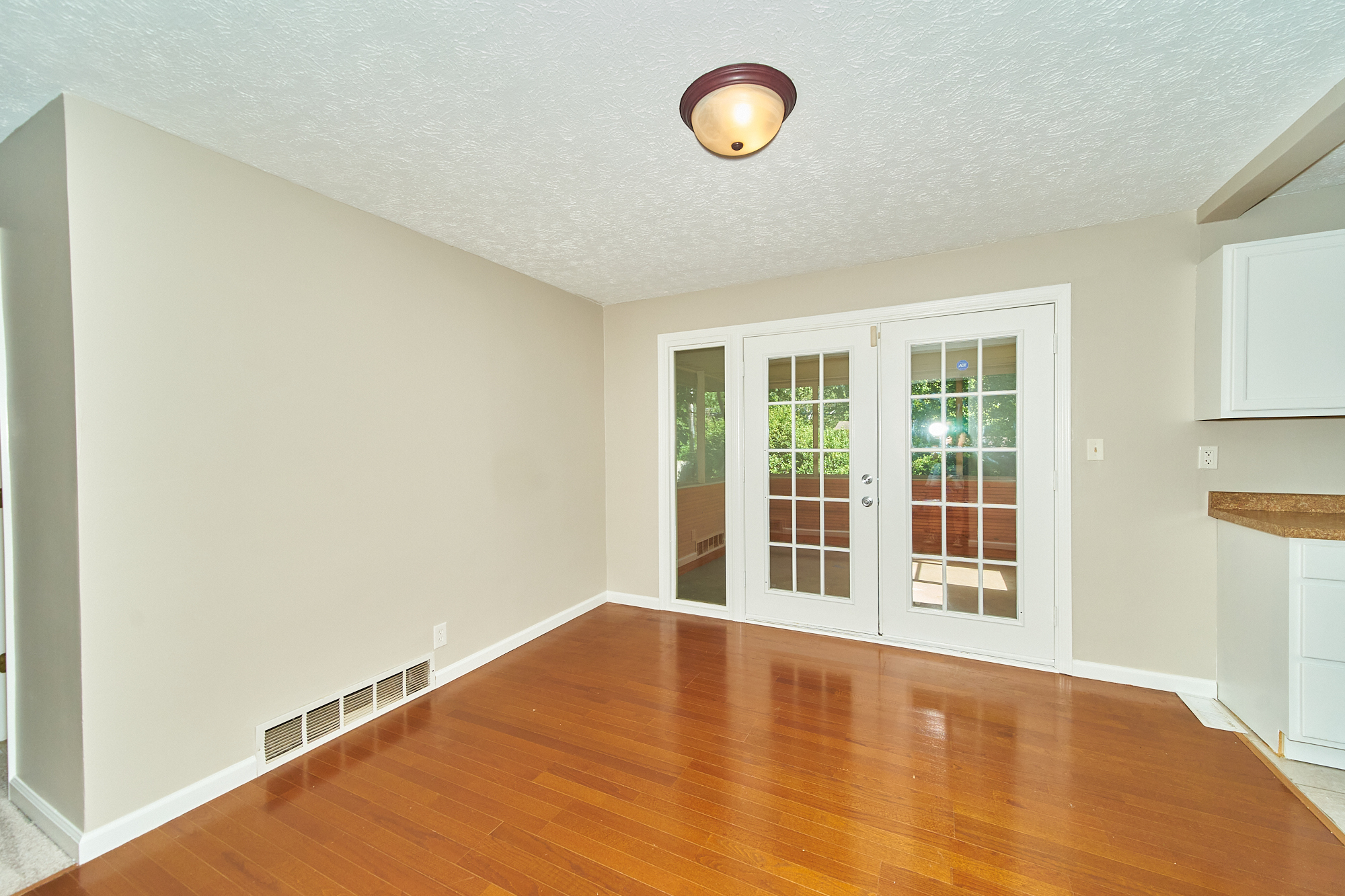 4526 Radnor Road Indianapolis, IN 46226 - Photo 7 of 26 Gallery Image 7