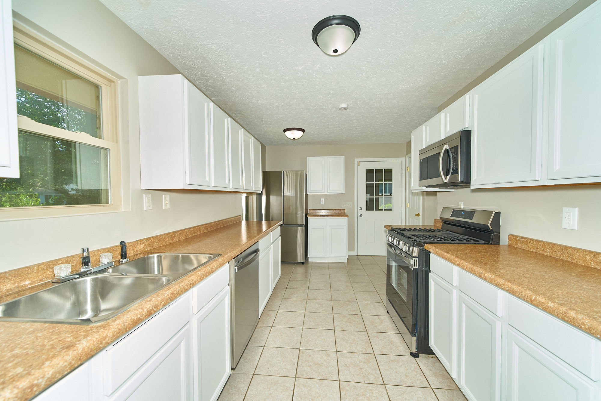 4526 Radnor Road Indianapolis, IN 46226 - Photo 10 of 26 Gallery Image 10