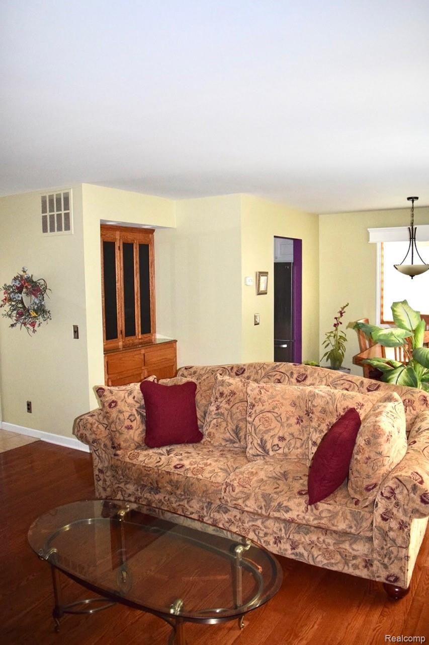 2893 Meadowbrook Drive Rochester, MI 48309 - Photo 19 of 36 DSC_0008.JPG