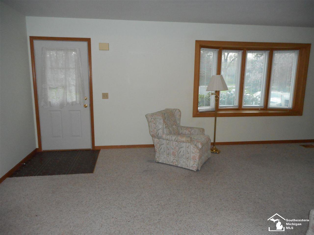 33983 Willow Road New Boston, MI 48164 - Photo 6 of 52 31317825-5.JPG