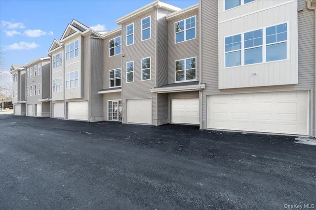 $2,850 | 75 Forester Avenue, Unit 228, Warwick, NY 10990