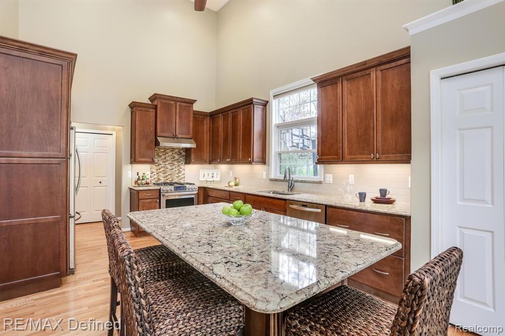 3818 Red Root Road Lake Orion, MI 48360 - Photo 18 of 41