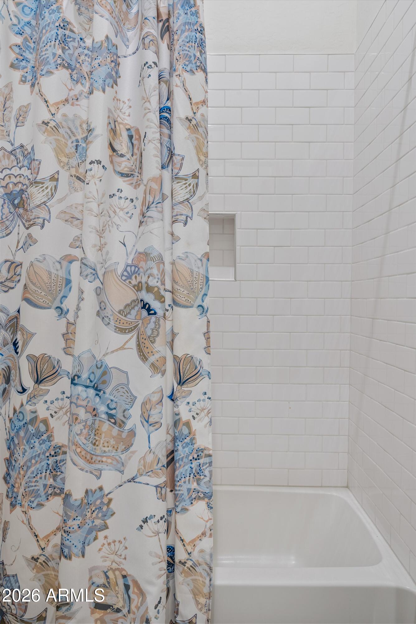 7002 South Portland Avenue Gilbert, AZ 85298 - Photo 24 of 40 a bathroom with a bathtub