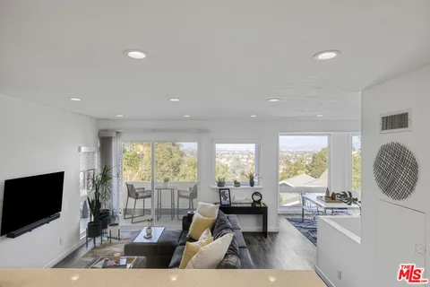 $1,479,000 | 4112 Vanetta Place Place, Studio City, CA 91604