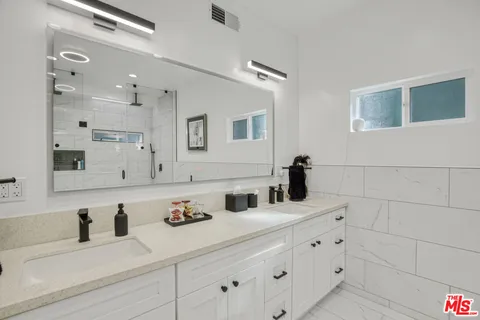 $1,479,000 | 4112 Vanetta Place Place, Studio City, CA 91604