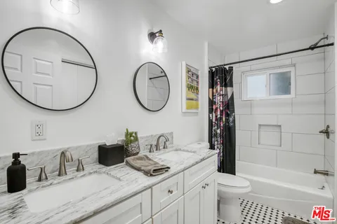 $1,479,000 | 4112 Vanetta Place Place, Studio City, CA 91604