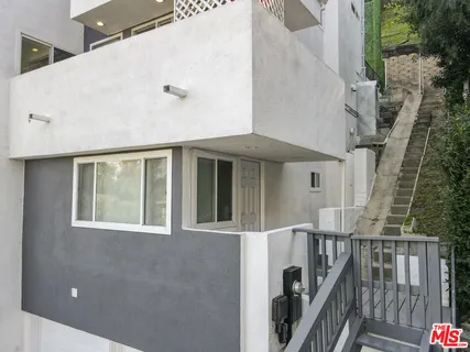$1,479,000 | 4112 Vanetta Place Place, Studio City, CA 91604