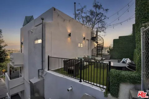 $1,479,000 | 4112 Vanetta Place Place, Studio City, CA 91604