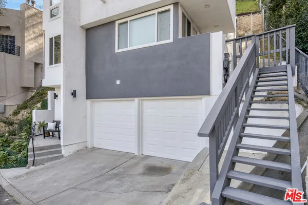 a view of entryway and hall