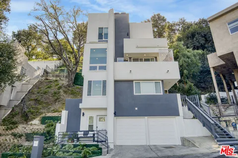 $1,479,000 | 4112 Vanetta Place Place, Studio City, CA 91604