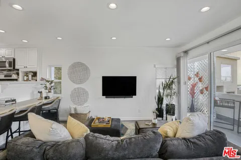 $1,479,000 | 4112 Vanetta Place Place, Studio City, CA 91604