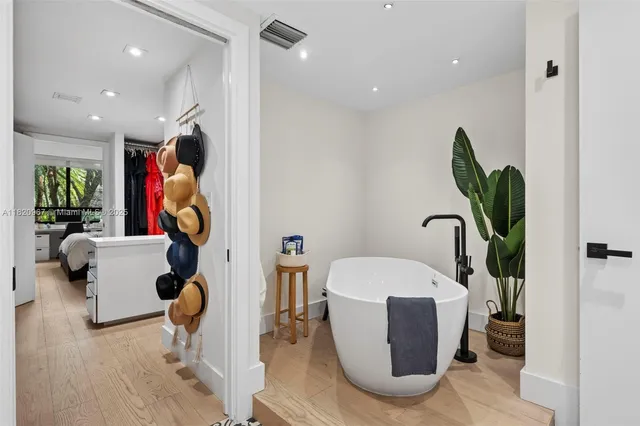 $1,195,000 | 141 Crandon Boulevard, Unit 237, Key Biscayne, FL 33149