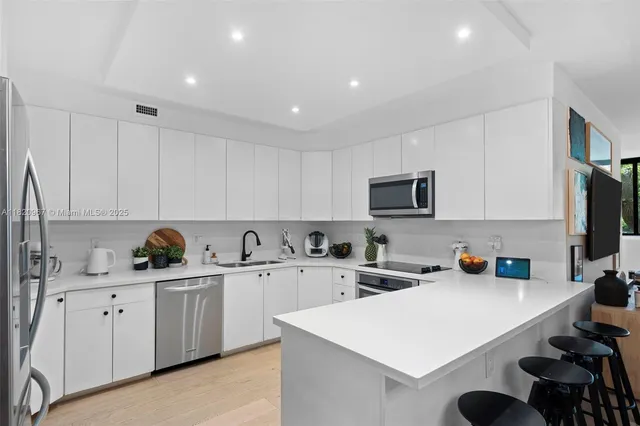 $1,195,000 | 141 Crandon Boulevard, Unit 237, Key Biscayne, FL 33149