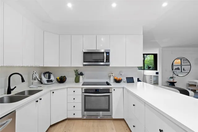 $1,195,000 | 141 Crandon Boulevard, Unit 237, Key Biscayne, FL 33149