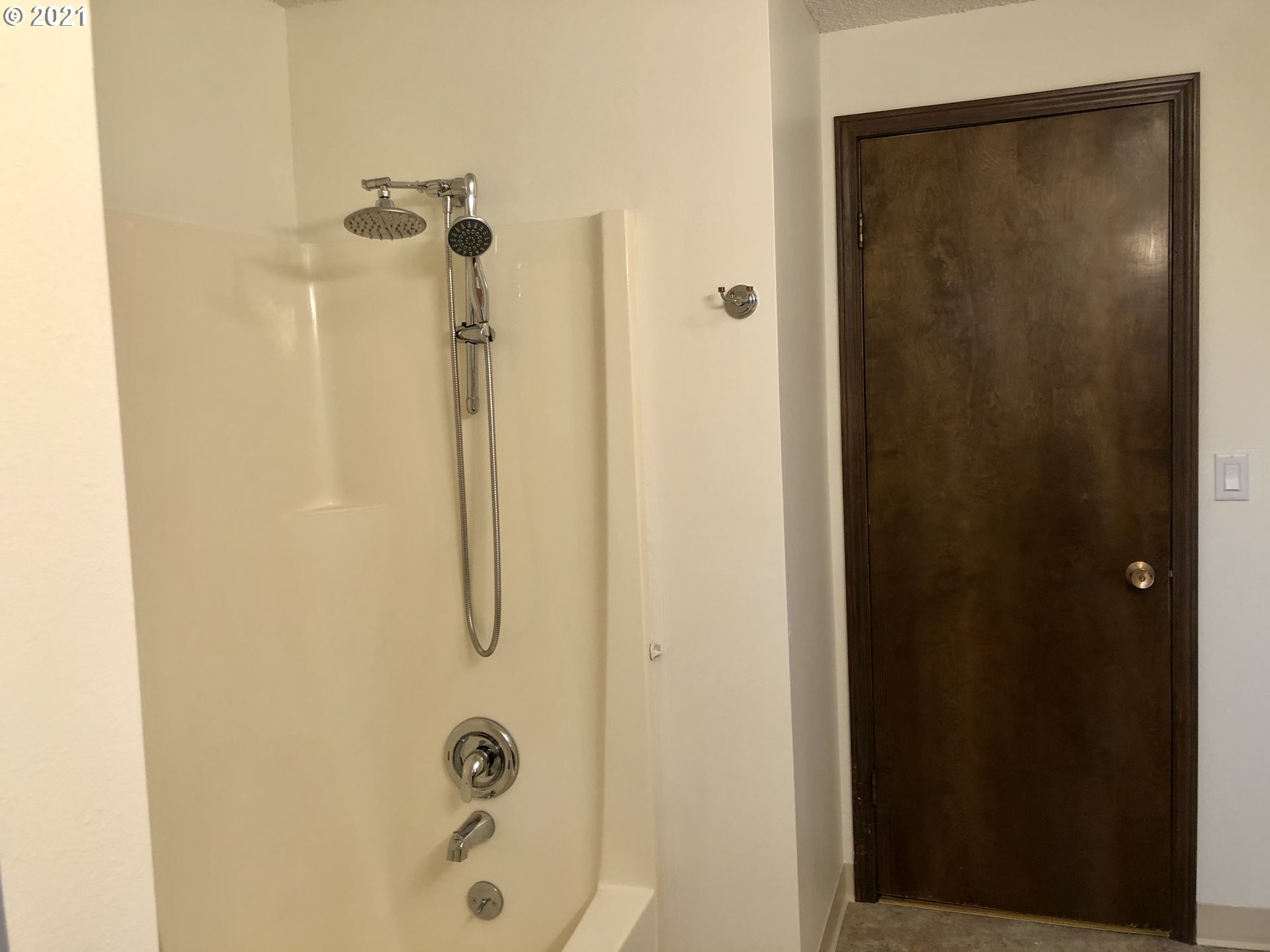4520 Southwest Olson Avenue Pendleton, OR 97801 - Photo 12 of 22 a bathroom with a shower