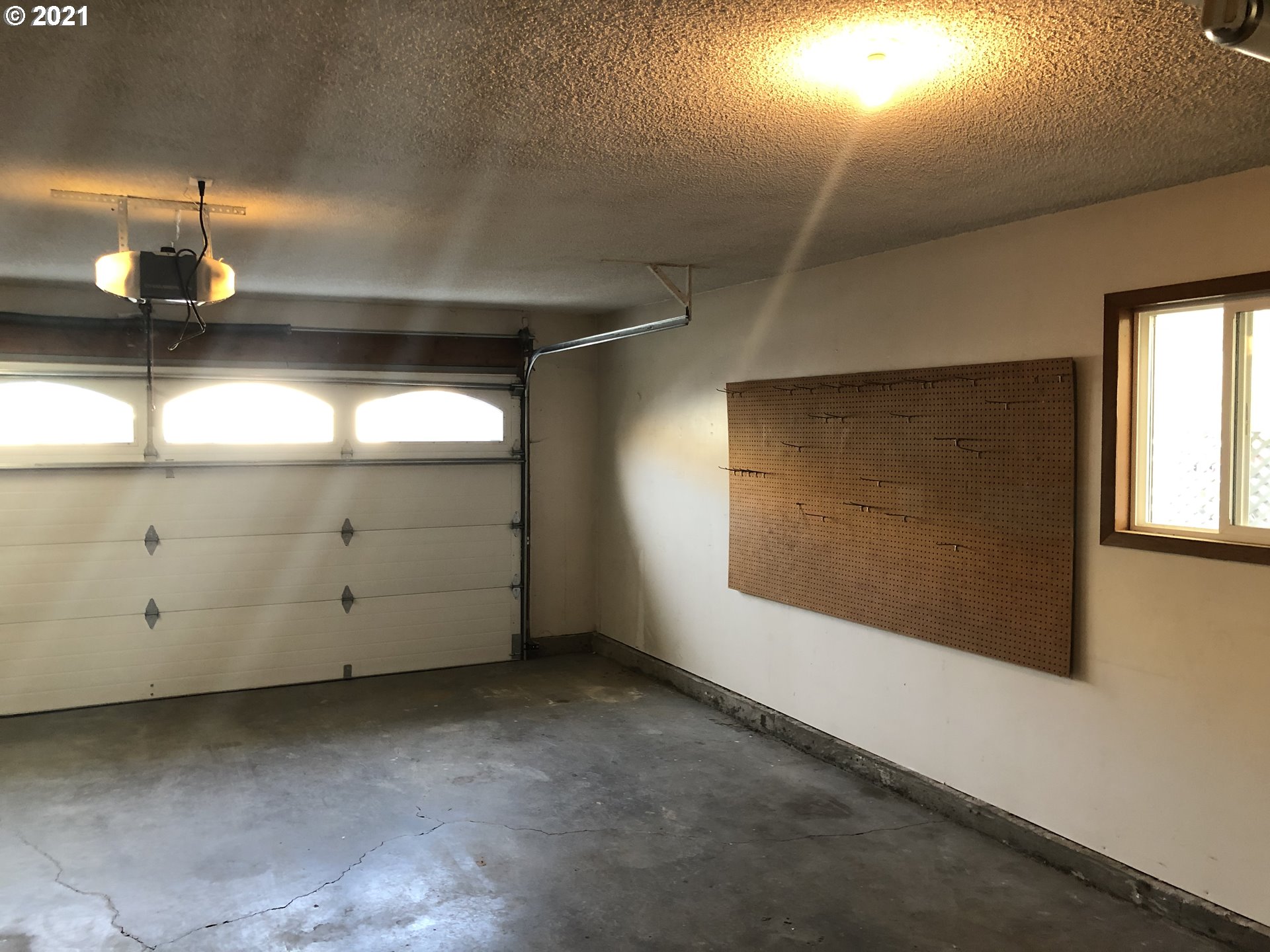 4520 Southwest Olson Avenue Pendleton, OR 97801 - Photo 19 of 22 a view of a garage