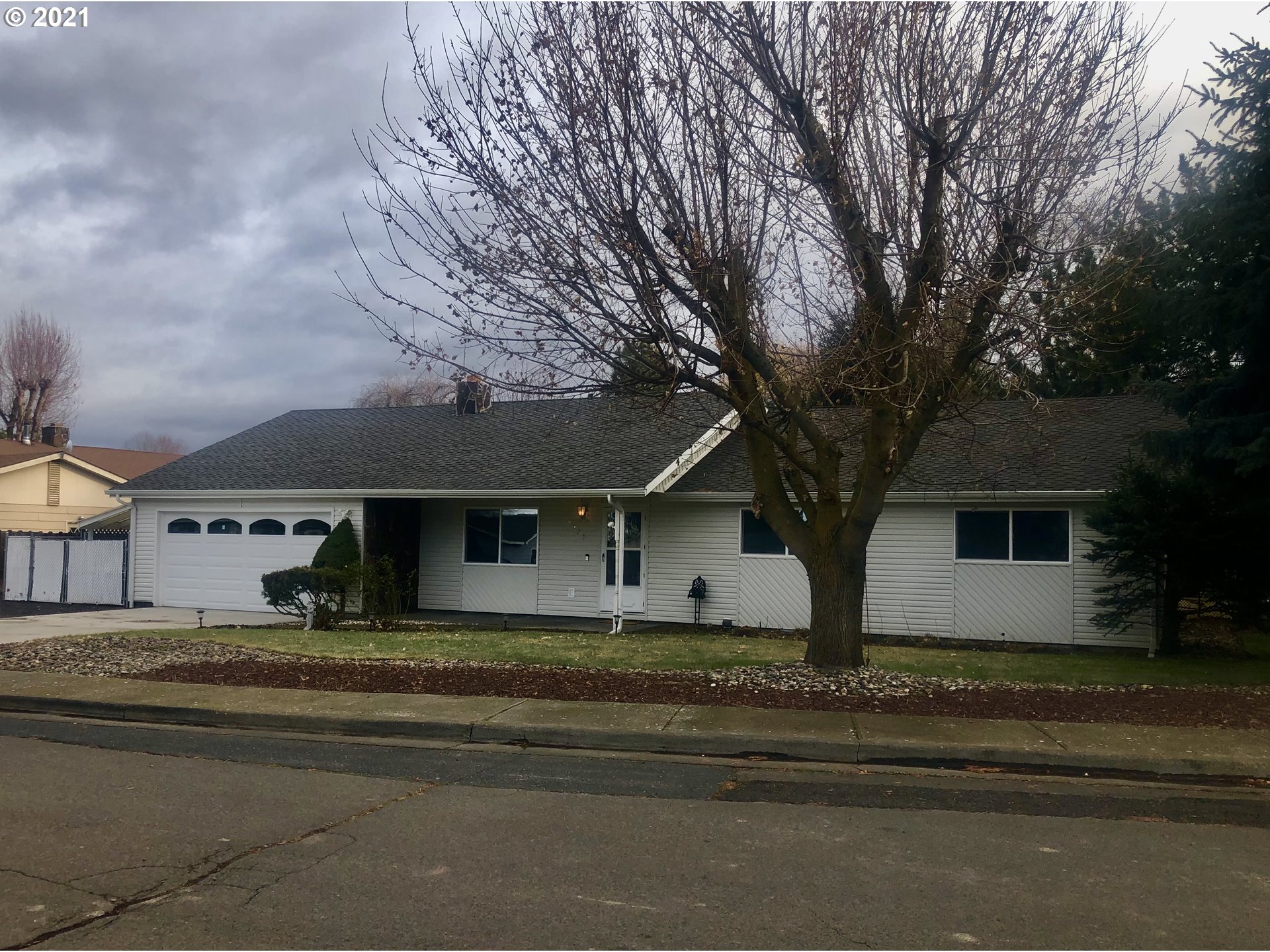 4520 Southwest Olson Avenue Pendleton, OR 97801 - Photo 22 of 22 a front view of house with yard