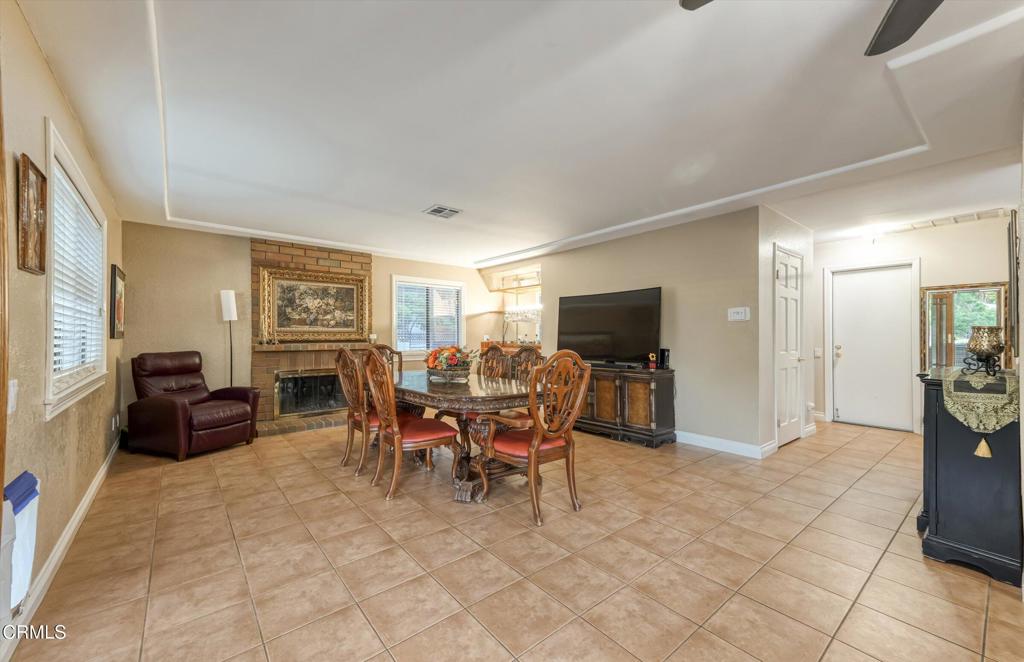 652 Stonebrook Street Simi Valley, CA 93065 - Photo 19 of 69 20-652 Stonebrook Street-20