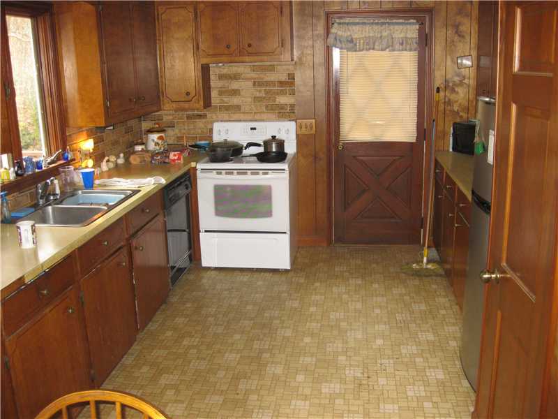 9 Walker Road Foster, RI 02825 - Photo 14 of 25 Kitchen.