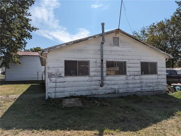 $138,000 | 709 West Benton Street, Windsor, MO 65360