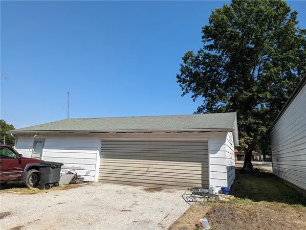 $138,000 | 709 West Benton Street, Windsor, MO 65360