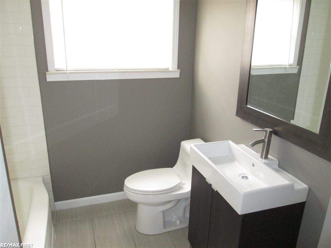 25850 Hayes Road Roseville, MI 48066 - Photo 16 of 24 31320684-15.JPG