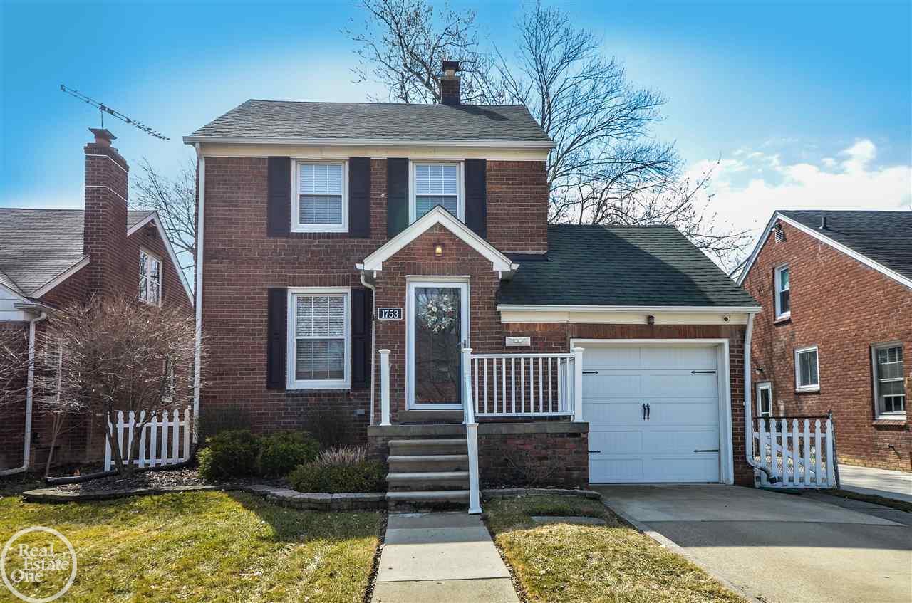 1753 Hampton Road Grosse Pointe Woods, MI 48236 - Photo 2 of 29