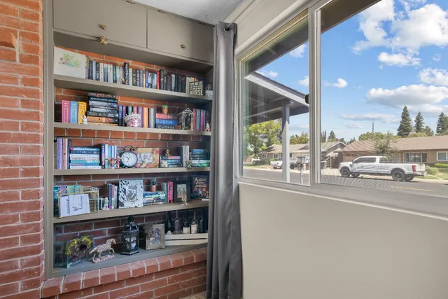 $449,999 | 692 Cloverland Way, Oakdale, CA 95361