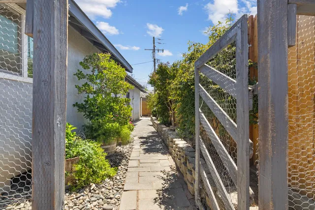 $449,999 | 692 Cloverland Way, Oakdale, CA 95361