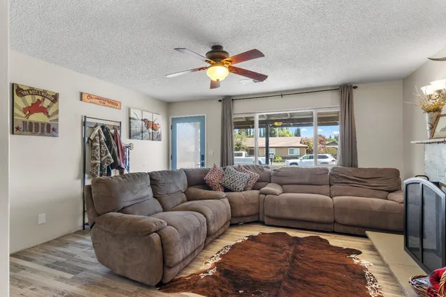 $449,999 | 692 Cloverland Way, Oakdale, CA 95361