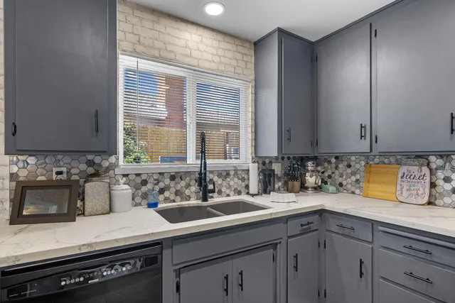 $449,999 | 692 Cloverland Way, Oakdale, CA 95361