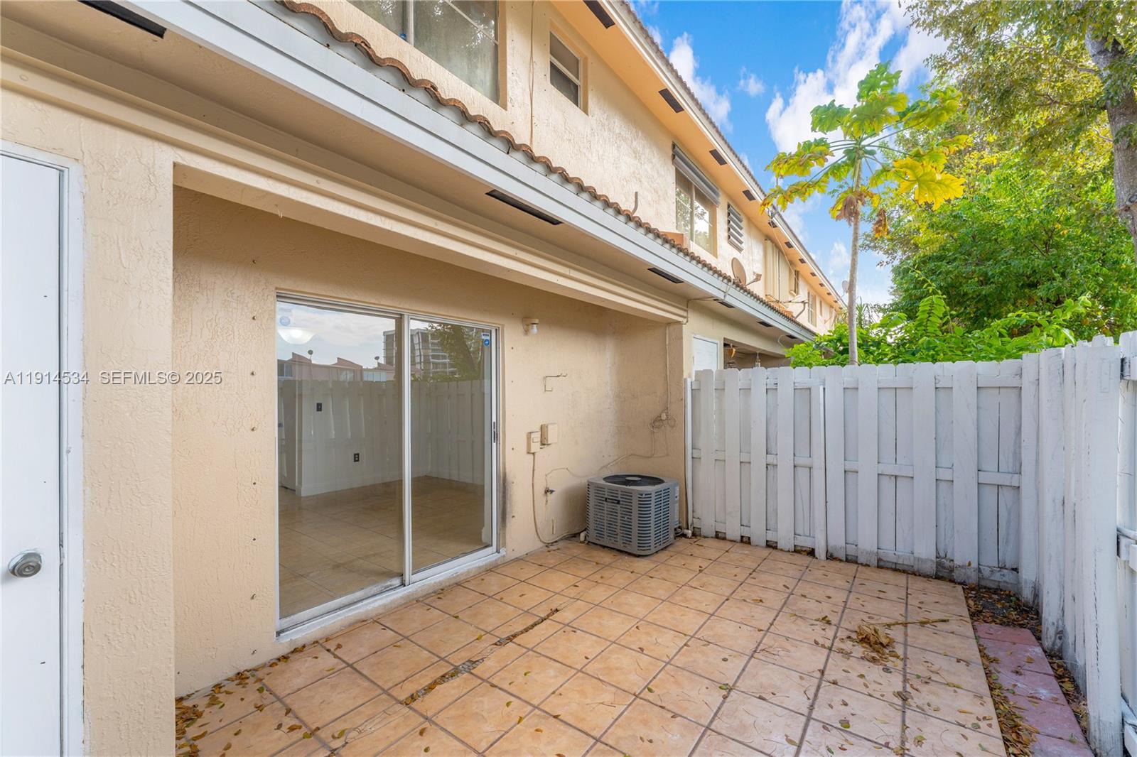 6350 Southwest 139th Avenue Miami, FL 33183 - Photo 23 of 37 a view of entryway