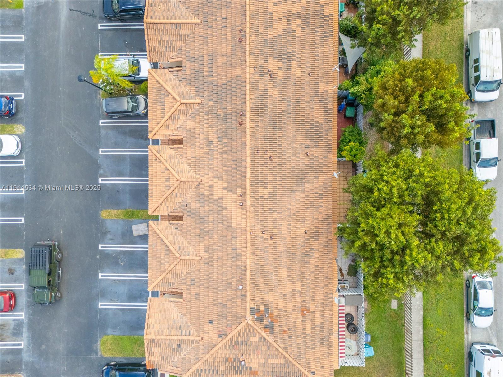 6350 Southwest 139th Avenue Miami, FL 33183 - Photo 26 of 37 a brick building with a trees in front of it