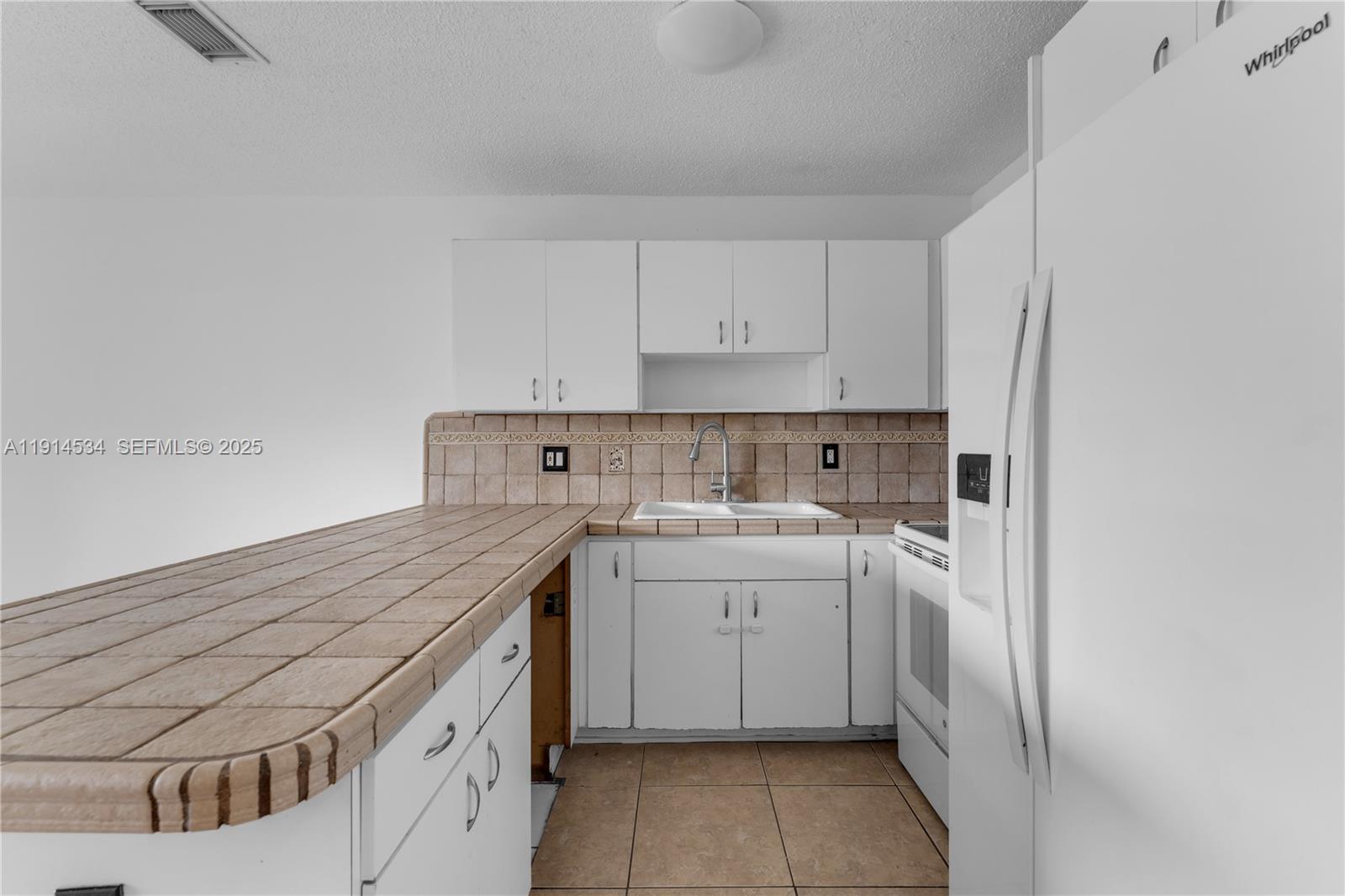 6350 Southwest 139th Avenue Miami, FL 33183 - Photo 7 of 37