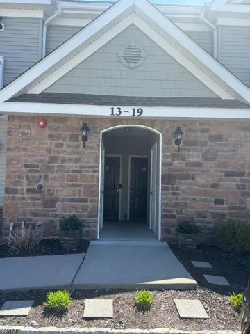 $384,900 | 19 Dogwood Lane, Unit 19, Wanaque, NJ 07420