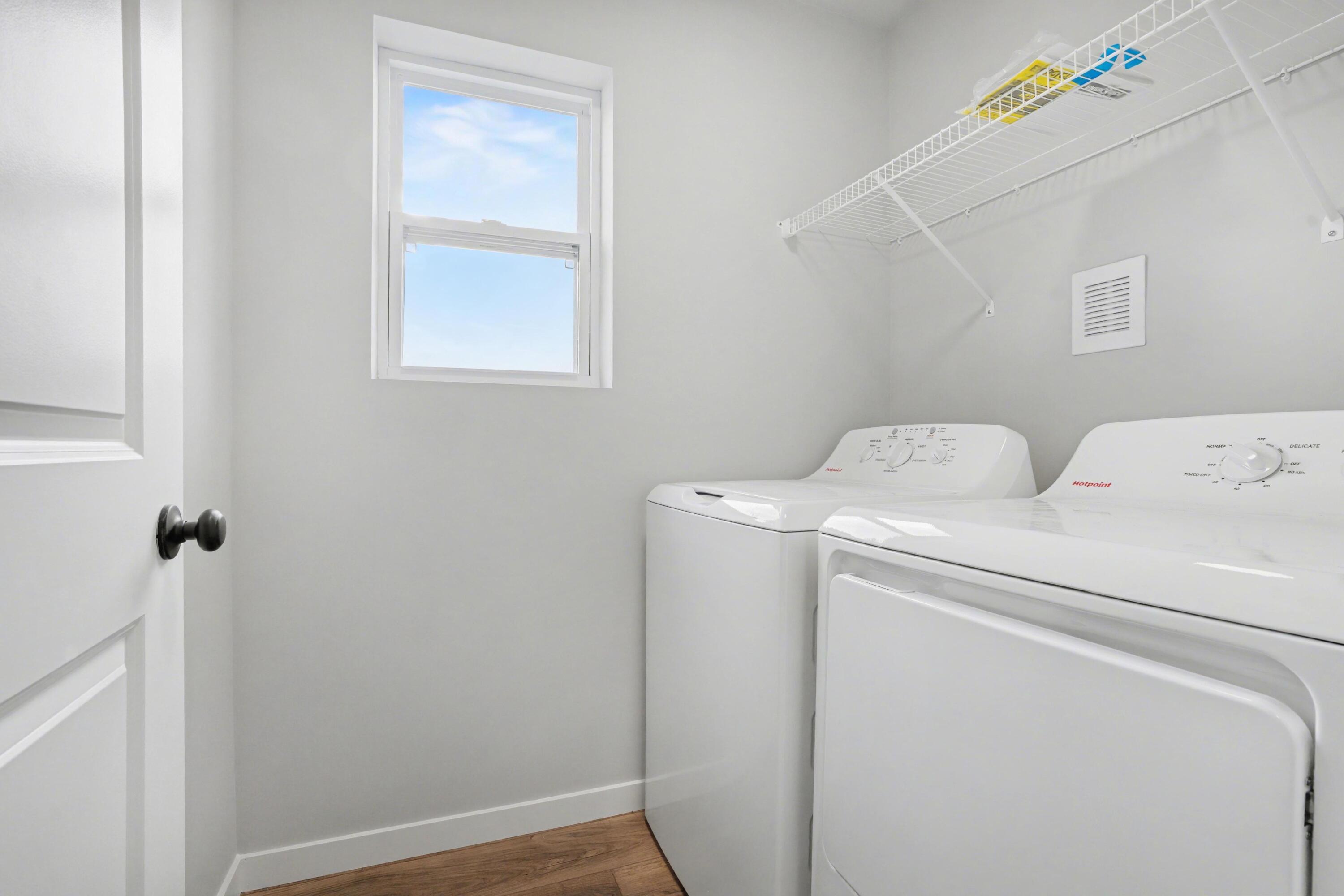 58427 Swenson Street Mattawan, MI 49071 - Photo 9 of 27 8 DFE066-9.0 i1880-Laundry