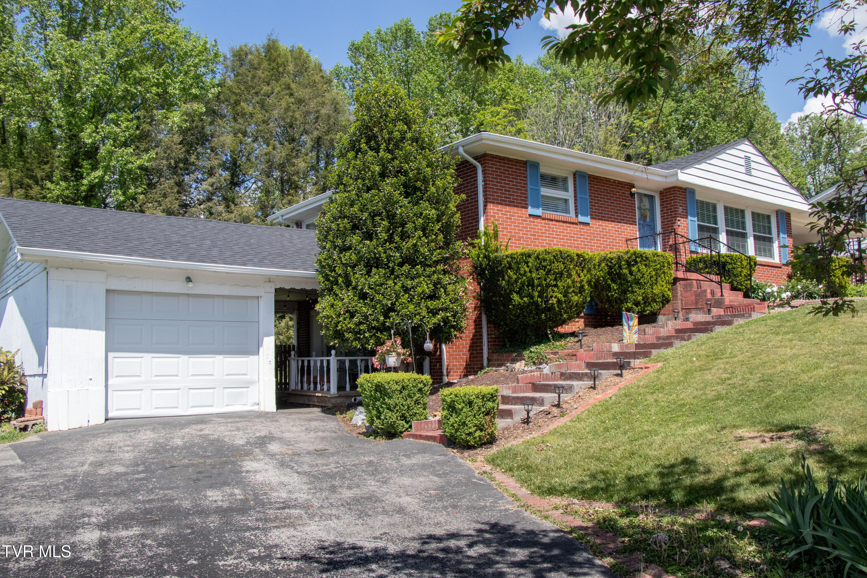 501 Cheyenne Road Bristol, VA 24201 - Photo 2 of 58 Cheyenne-2