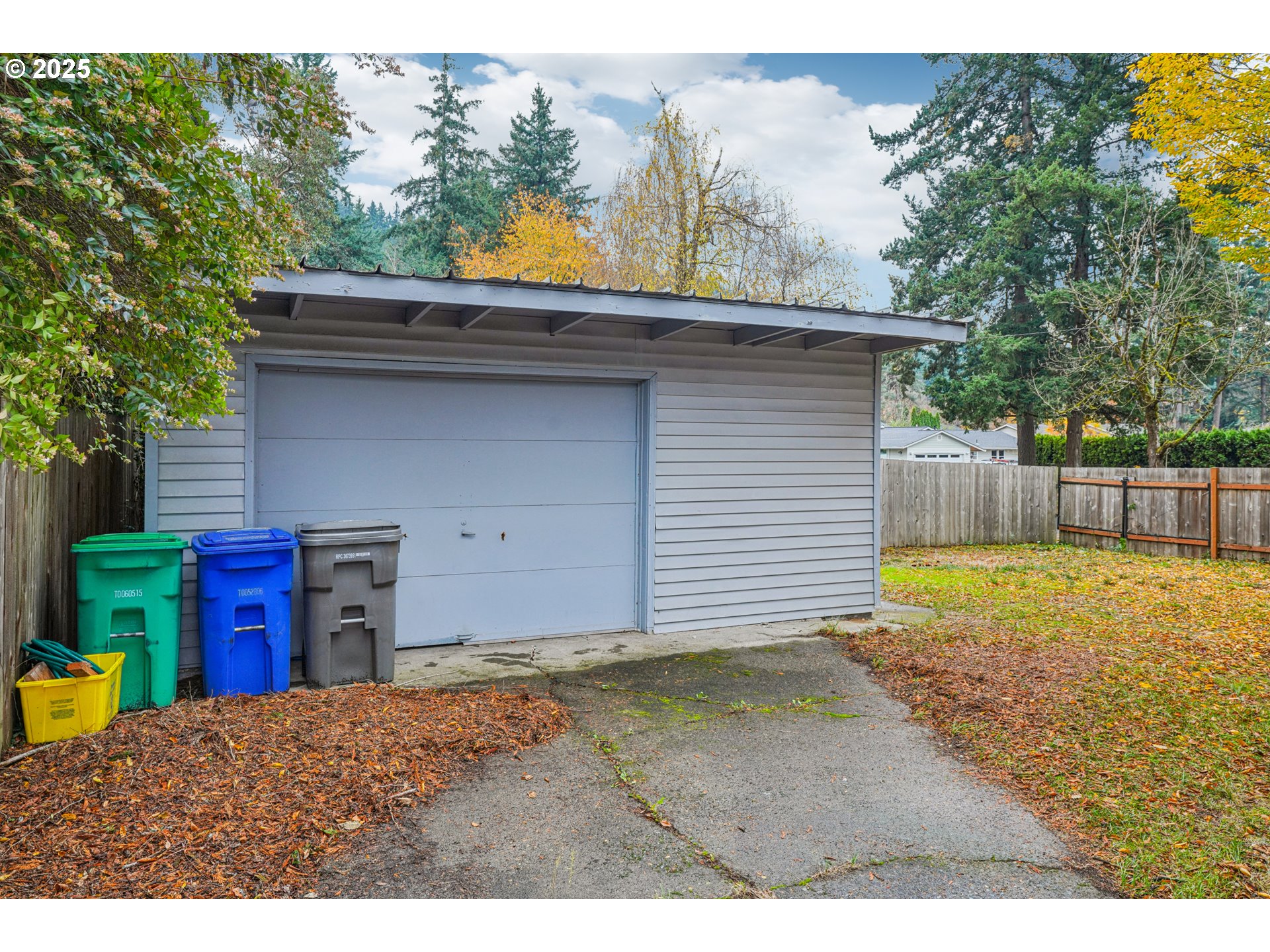 14806 Southeast Bush Street Portland, OR 97236 - Photo 26 of 33 a backyard of a house