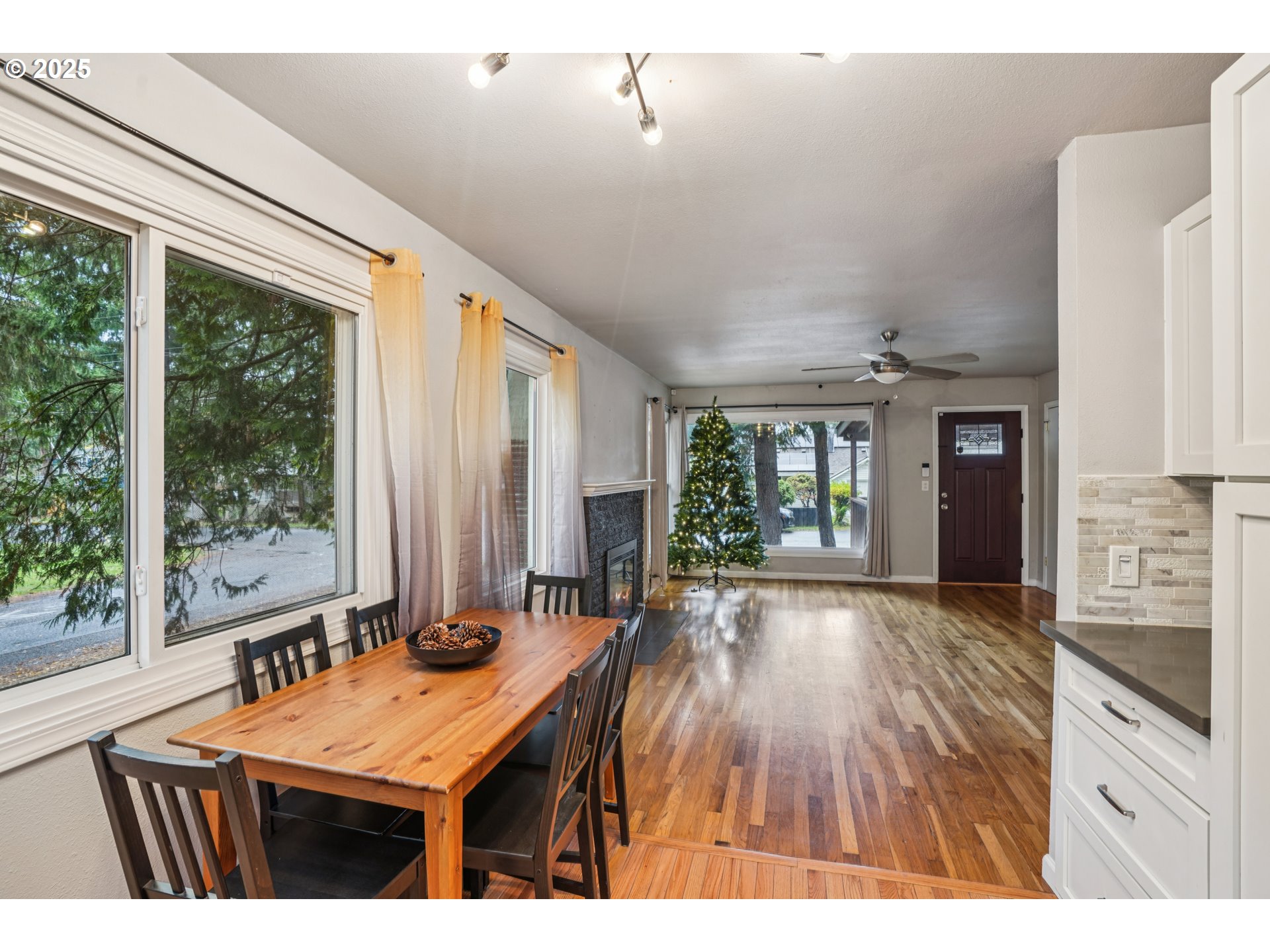 14806 Southeast Bush Street Portland, OR 97236 - Photo 8 of 33 a open kitchen with a large window