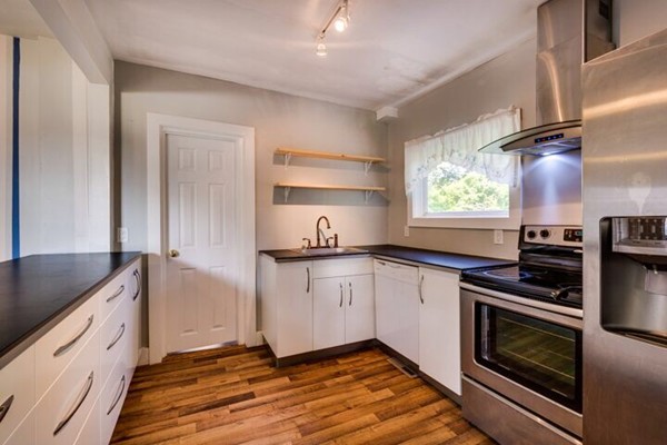 137 Bedford Road Woburn, MA 01801 - Photo 3 of 12 Gallery Image 3